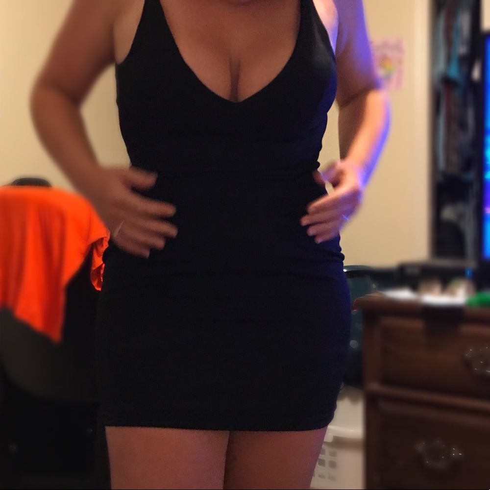 Black bodycon dress!